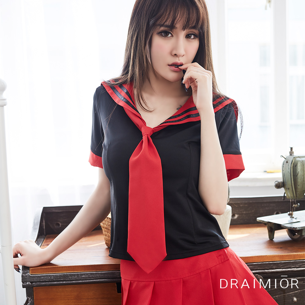 久慕雅黛 經典日系學生角色制服。黑紅