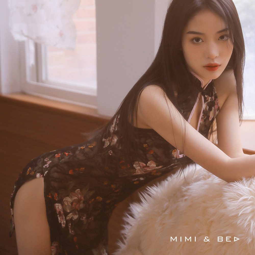 被窩的秘密 提花蕾絲古典柔美透紗旗袍。黑彩花